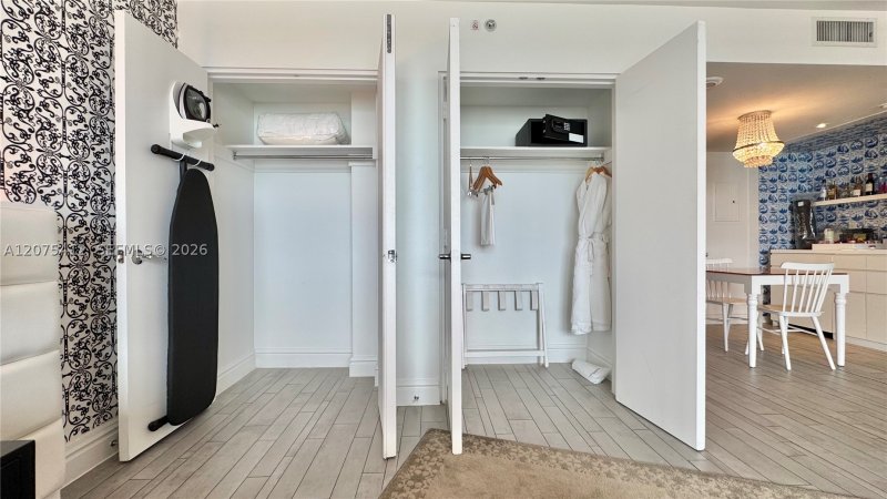 Condo for sale at Mondrian 1108