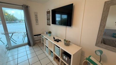Aluguel de apartamento no Bayshore Yacht Tennis Club 107