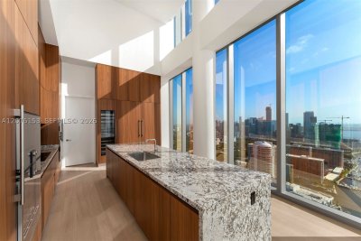 Comprar apartamento en Una Residences at Brickell UPH01