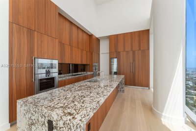 Comprar apartamento en Una Residences at Brickell UPH01
