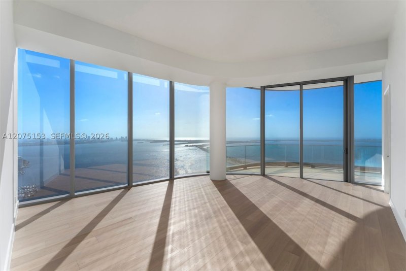 Comprar apartamento en Una Residences at Brickell UPH01