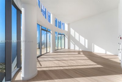 Comprar apartamento en Una Residences at Brickell UPH01