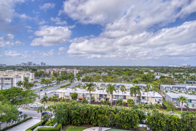 Condo for sale at Olympus Towers 801