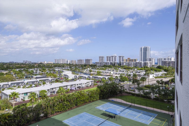Condo for sale at Olympus Towers 801