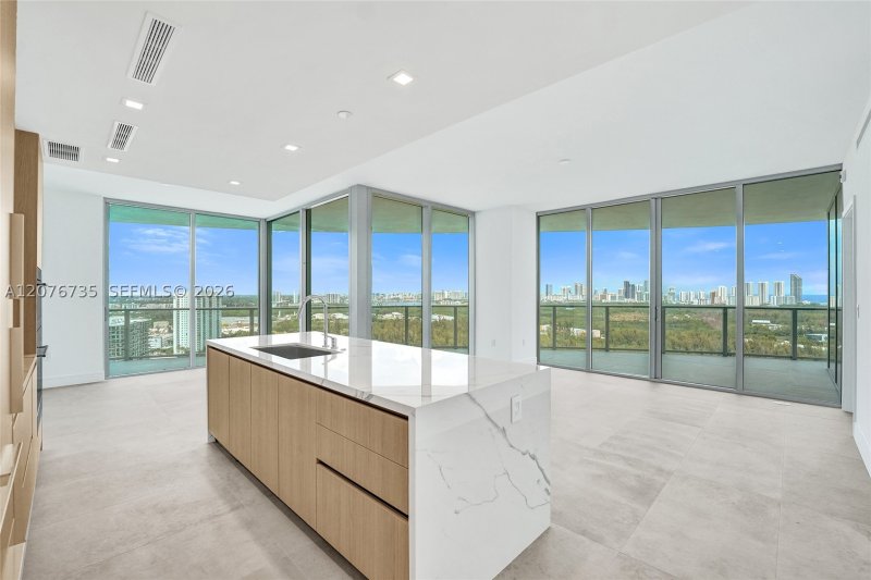 Condo for sale at One Park Tower by Turnberry 2511