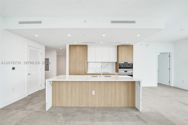 Condo for sale at One Park Tower by Turnberry 2511