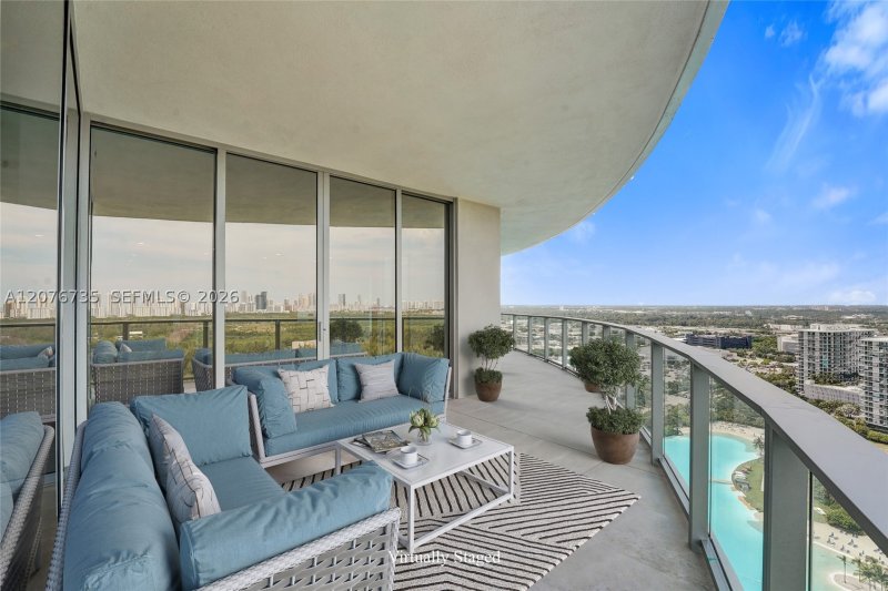 Condo for sale at One Park Tower by Turnberry 2511