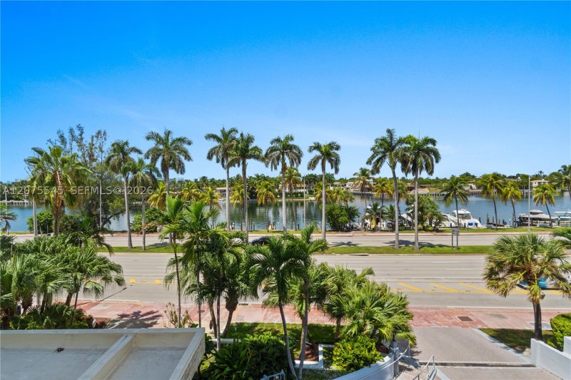 Condo for sale at Carriage Club South 3B