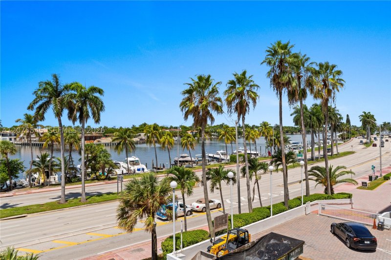 Condo for sale at Carriage Club South 3B