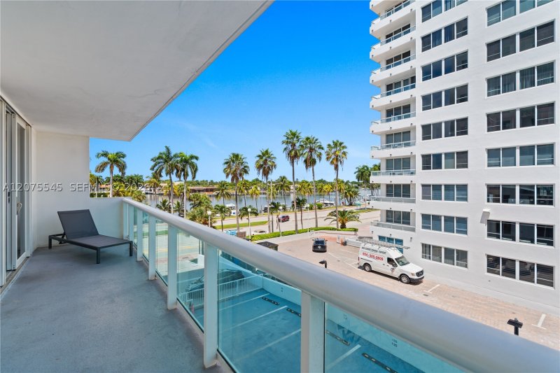 Condo for sale at Carriage Club South 3B