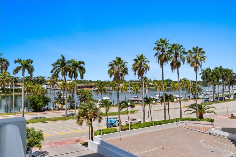 Condo for sale at Carriage Club South 3B