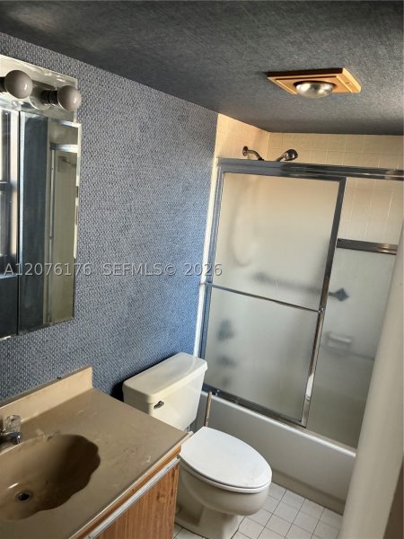 Condo for sale at Vendome Place 402