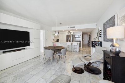 Comprar apartamento no Beach Club Two 4210