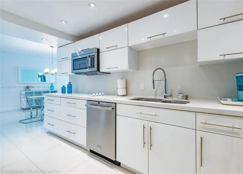 Condo for sale at Tides Hollywood Beach 2H