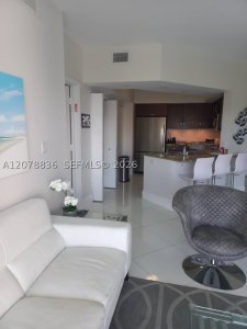 Aluguel de apartamento no Turnberry Village 1212