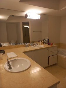 Aluguel de apartamento no Turnberry Village 1212