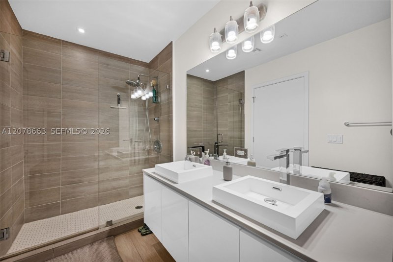 Comprar apartamento no Le Parc at Brickell 802