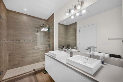 Comprar apartamento no Le Parc at Brickell 802