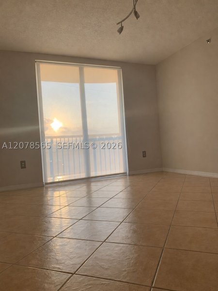 Comprar apartamento no Surfside Palms 206