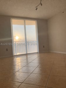 Comprar apartamento no Surfside Palms 206