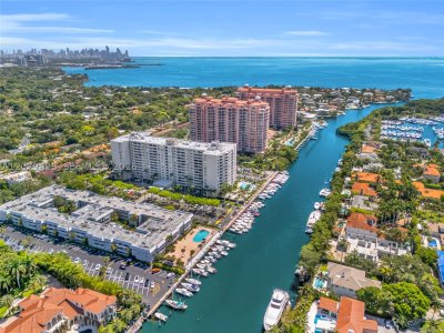 Aluguel de apartamento no Gables Waterway Towers 1101