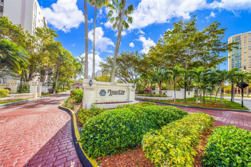 Apartment for rent at Plaza of the Americas 703