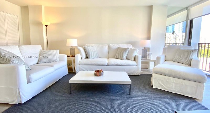 Apartment for rent at Plaza of the Americas 703