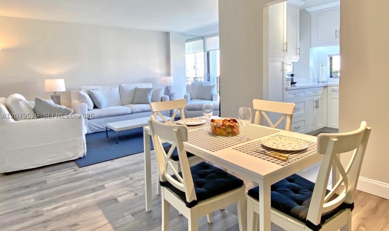 Apartment for rent at Plaza of the Americas 703