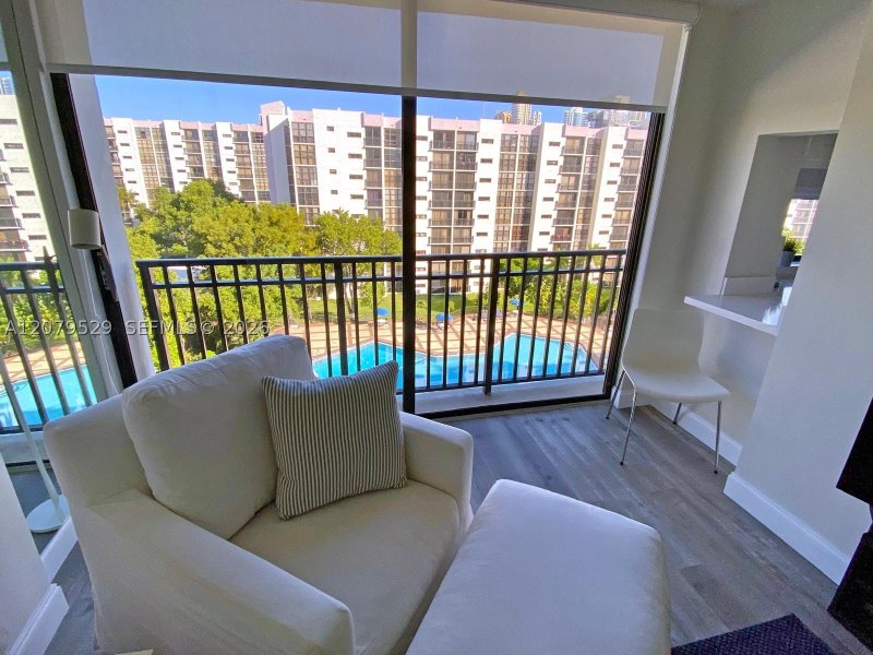 Apartment for rent at Plaza of the Americas 703