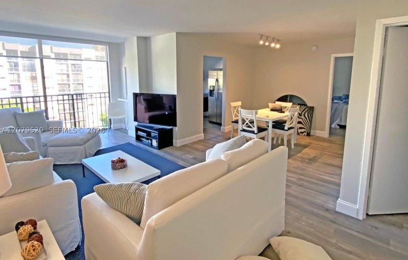 Apartment for rent at Plaza of the Americas 703