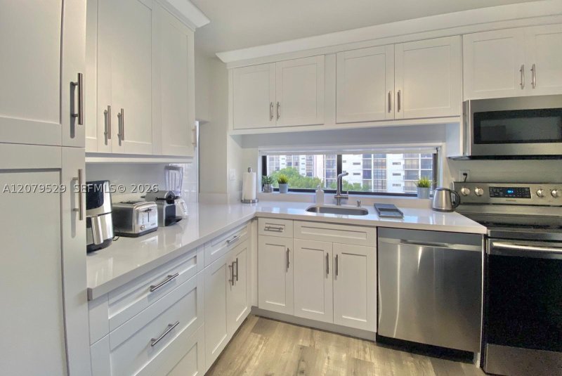 Apartment for rent at Plaza of the Americas 703