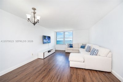 Comprar apartamento en Triton Towers 1505