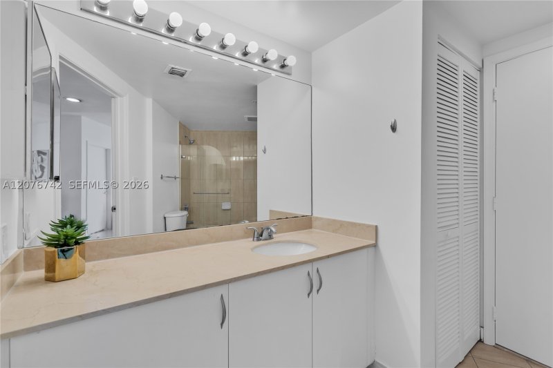 Apartment for rent at Opera Tower 1602