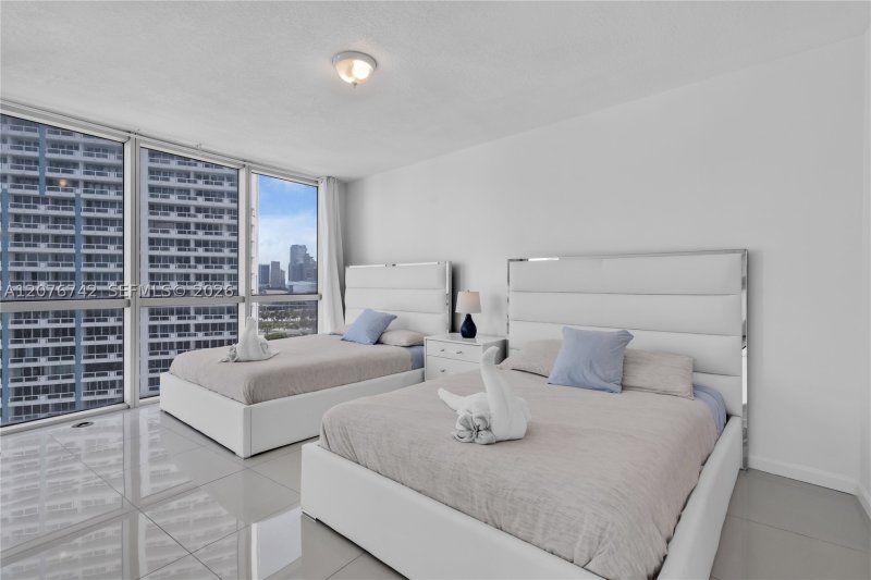 Apartment for rent at Opera Tower 1602