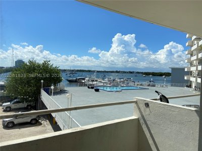 Aluguel de apartamento no Bayshore Yacht Tennis Club 204