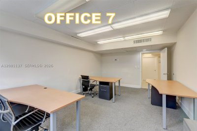 Comprar apartamento no Four Ambassadors 246-7