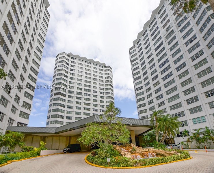 Comprar apartamento no Four Ambassadors 246-7