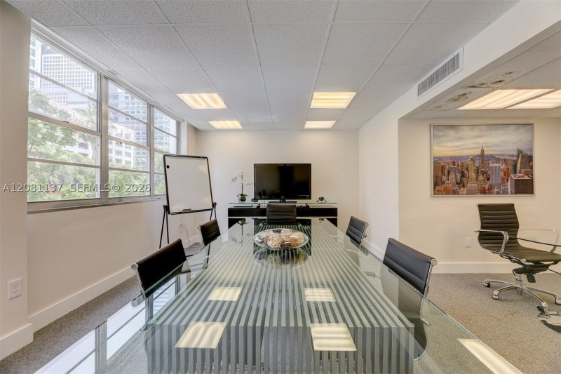 Comprar apartamento no Four Ambassadors 246-7