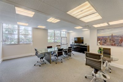 Comprar apartamento no Four Ambassadors 246-7