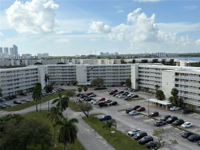 Del Prado Aventura Apt #905