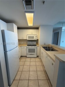 Aluguel de apartamento no Fortune House 2512