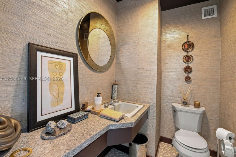 Condo for sale at Belle Towers 4E