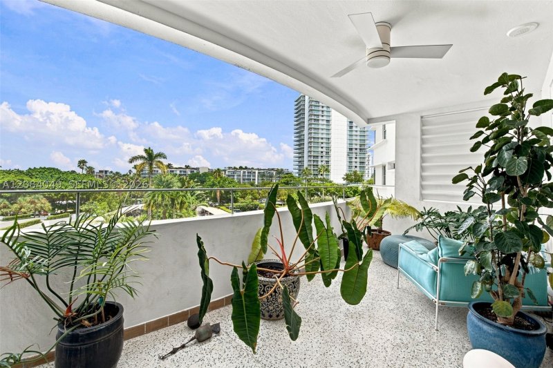 Condo for sale at Belle Towers 4E