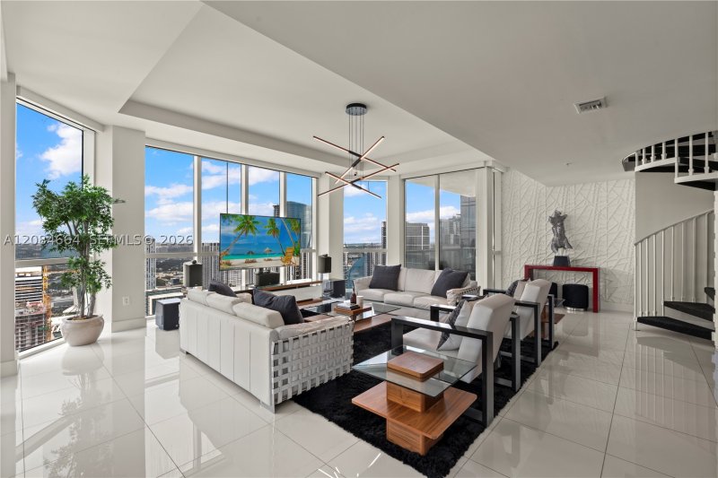 Condo for sale at Vizcayne Everglades On The Bay PH4908
