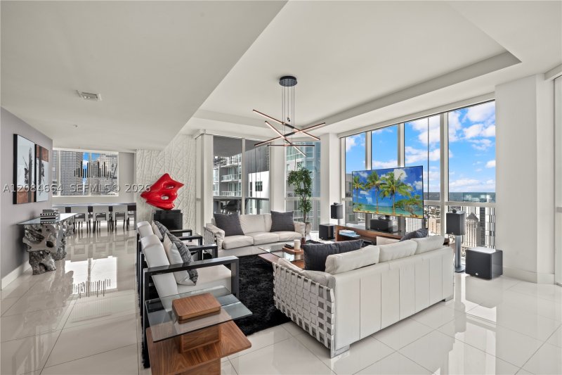 Condo for sale at Vizcayne Everglades On The Bay PH4908
