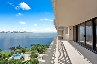 Comprar apartamento no Grove Isles Tower II B1709