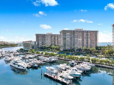 Comprar apartamento no Grove Isles Tower II B1709