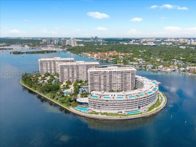 Comprar apartamento no Grove Isles Tower II B1709