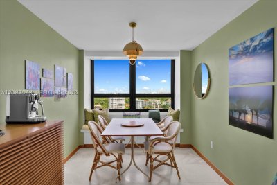 Comprar apartamento no Grove Isles Tower II B1709