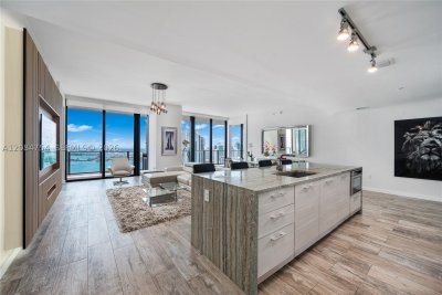 Comprar apartamento no Paraiso Bay Miami PH5003